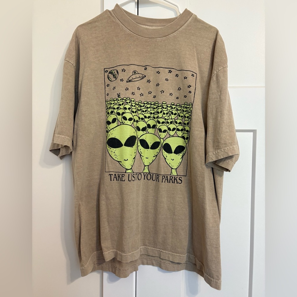 Alien Graphic Women's Short Sleeve Tee - Tan